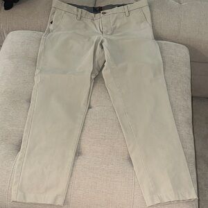 Dockers Men's Light Khaki Chinos